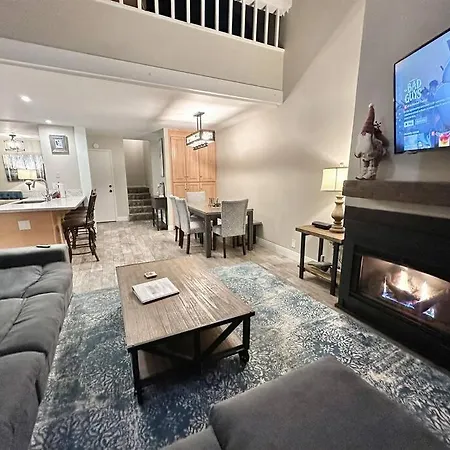 Rustic Modern Condo - Close To Village - Sleeps 10